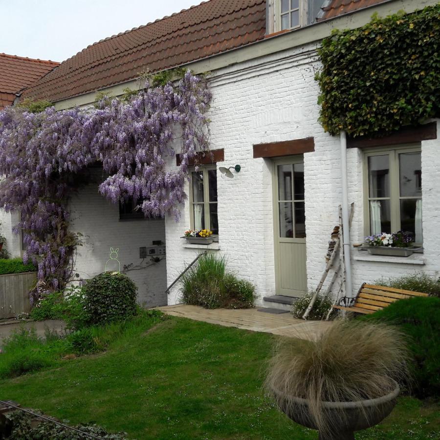 Bed and Breakfast L'Atterrissage Santes Esterno foto