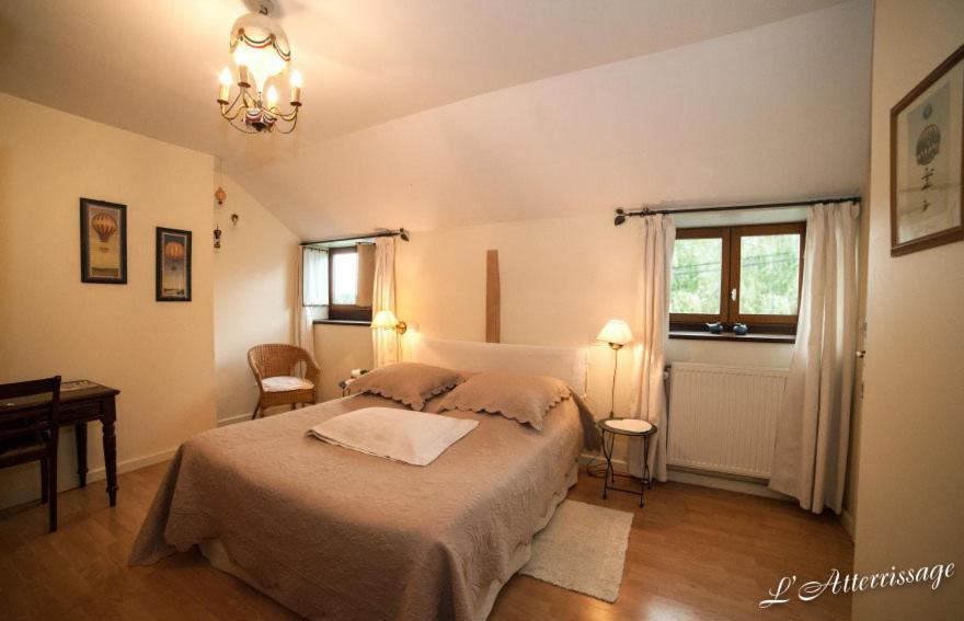 Bed and Breakfast L'Atterrissage Santes Esterno foto