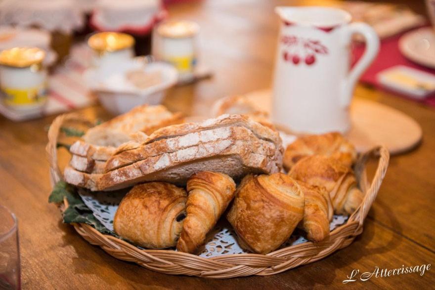 Bed and Breakfast L'Atterrissage Santes Esterno foto